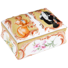 Snuff box with relief moulding, "The flirt", 9,5 x 7 cm