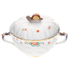 Soup cup with lid, Shape "Swan Service", Oriental strewn flowers, gold rim (Swan service), V 0,2 l