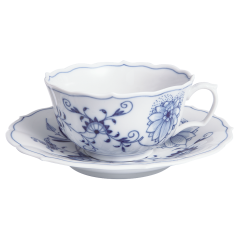 Tea cup & saucer, Shape "New Cutout", Blue Onion, white rim, V 0,2 l