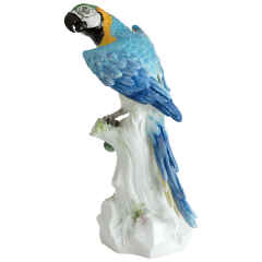 Macaw, Combination of inglaze and overglaze painting, H 42 cm
