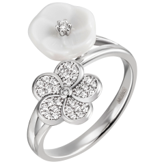 Ring Royla Blossom Pavé, 750 white gold, 52mm, 1 Blossom S pavé, 1 porcelain blossom S, 32 brilliants 0,158 ct, TW, VSI, full cut