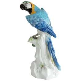 Macaw, Combination of inglaze and overglaze painting, H 42 cm
