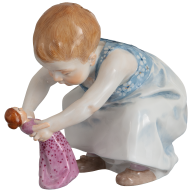 Child with doll, Dress with white flowers, Lim. 75, H 11 cm