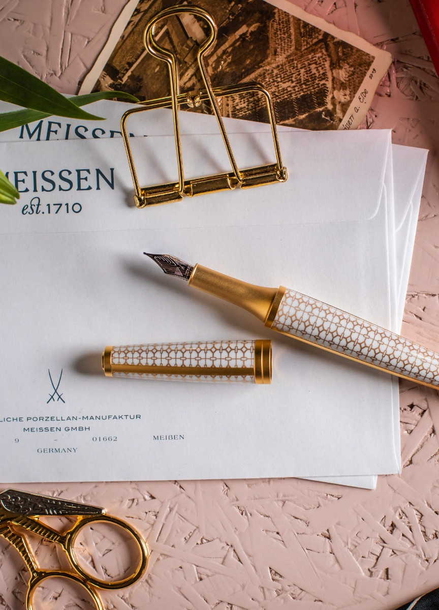 Mascara Geometric Gold 