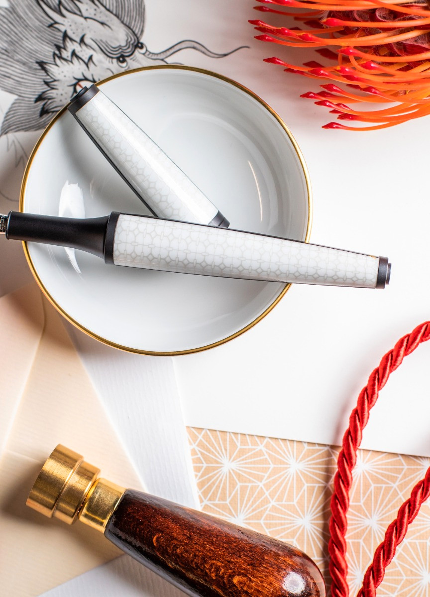 Mascara Geometric White